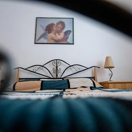 Apartamento Coastal Charm Spacious 3-bedroom Retreat Steps From The St Paul's Bay