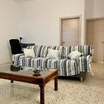 Spacious 3Br Family Apartment I Cot I Walk To Beach 公寓 *