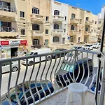 Spacious 3Br Family Apartment I Cot I Walk To Beach 公寓 *