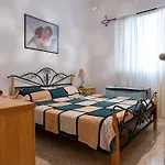 Spacious 3Br Family Apartment I Cot I Walk To Beach