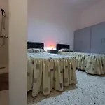 Spacious 3Br Family Apartment I Cot I Walk To Beach 公寓