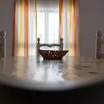 Spacious 3Br Family Apartment I Cot I Walk To Beach 公寓