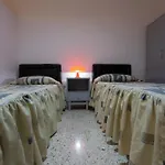 Spacious 3Br Family Apartment I Cot I Walk To Beach 公寓 *