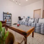 Spacious 3Br Family Apartment I Cot I Walk To Beach *