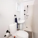Spacious 3Br Family Apartment I Cot I Walk To Beach