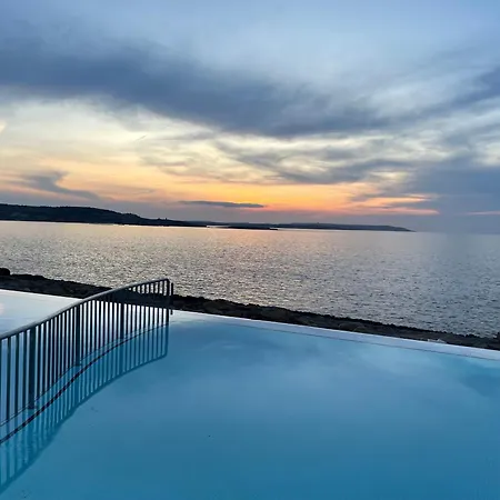公寓 Coastal Charm Spacious 3-bedroom Retreat Steps From The *