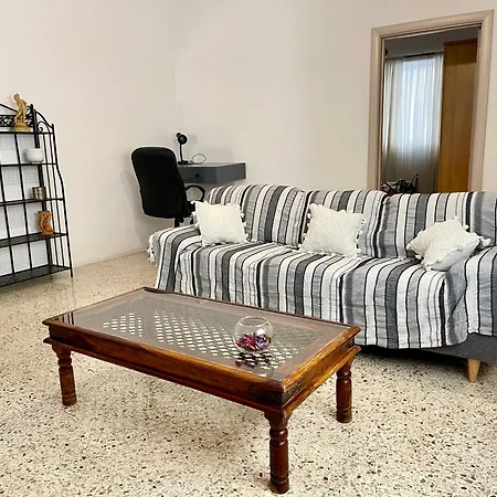 Spacious 3Br Family Apartment I Cot I Walk To Beach *