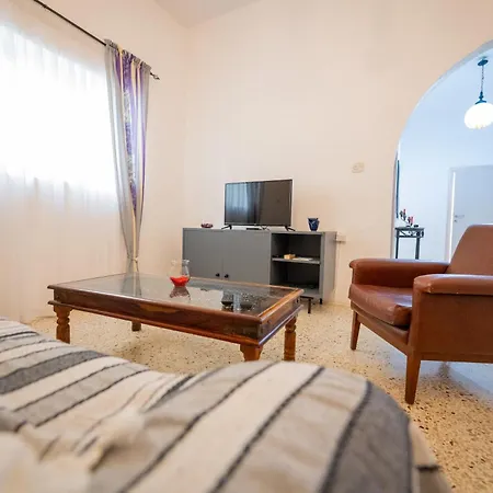 Coastal Charm Spacious 3-bedroom Retreat Steps From The Apartament St. Paul's Bay
