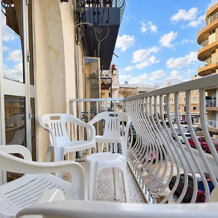 Bugibba Classic & Spacious 3Br Family Apartment I Cot I Balconies Walk To Beach *