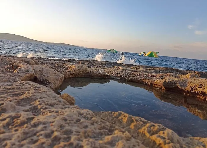 شقة Coastal Charm Spacious 3-bedroom Retreat Steps From The *