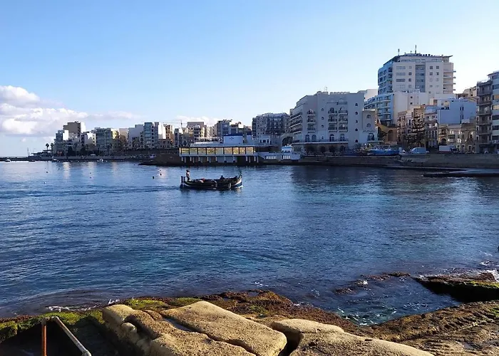 شقة Coastal Charm Spacious 3-bedroom Retreat Steps From The