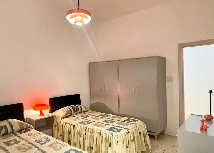 Coastal Charm Spacious 3-bedroom Retreat Steps From The خليج سانت بول