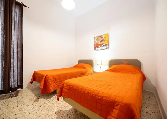 Coastal Charm Spacious 3-bedroom Retreat Steps From The خليج سانت بول