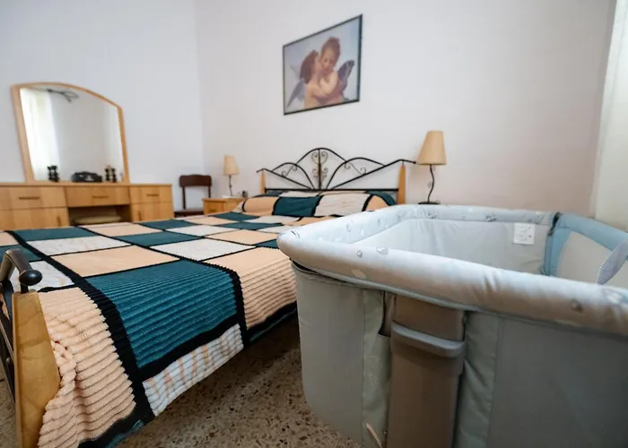 Coastal Charm Spacious 3-bedroom Retreat Steps From The * خليج سانت بول