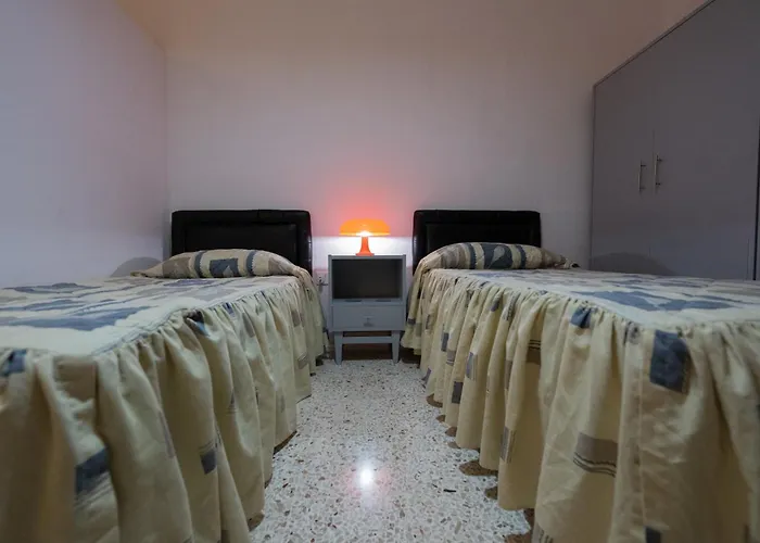 Coastal Charm Spacious 3-bedroom Retreat Steps From The شقة *