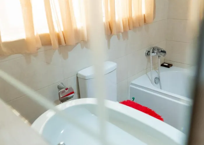 شقة Coastal Charm Spacious 3-bedroom Retreat Steps From The *