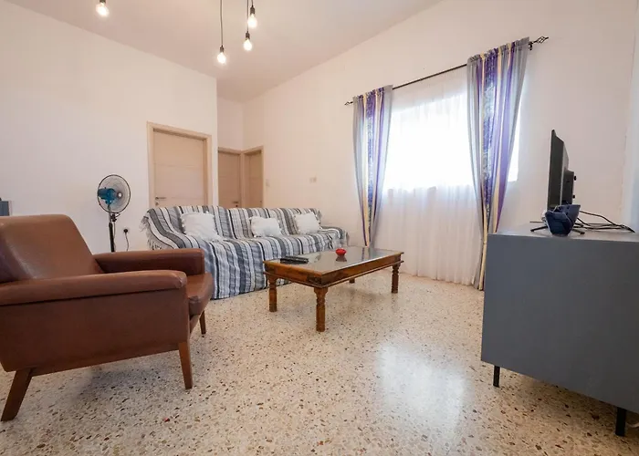 Coastal Charm Spacious 3-bedroom Retreat Steps From The خليج سانت بول