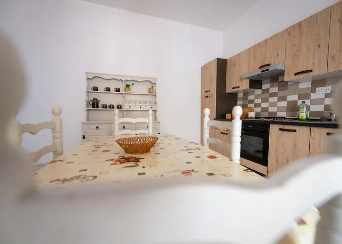 شقة Coastal Charm Spacious 3-bedroom Retreat Steps From The *