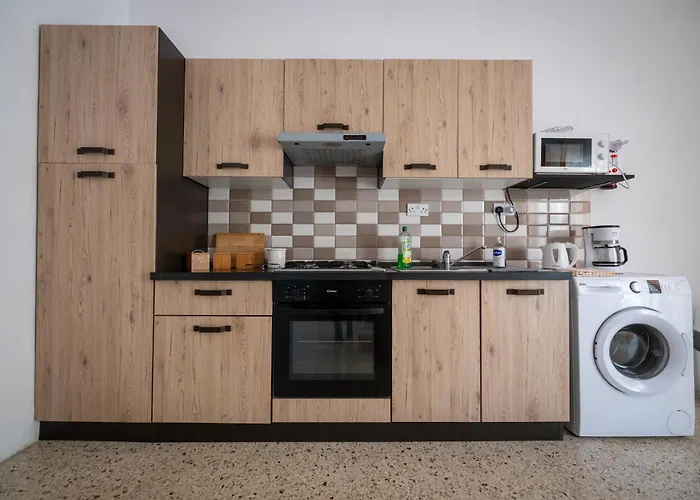 Coastal Charm Spacious 3-bedroom Retreat Steps From The شقة *