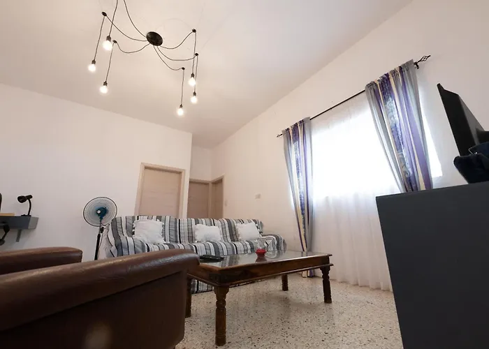 Coastal Charm Spacious 3-bedroom Retreat Steps From The * خليج سانت بول
