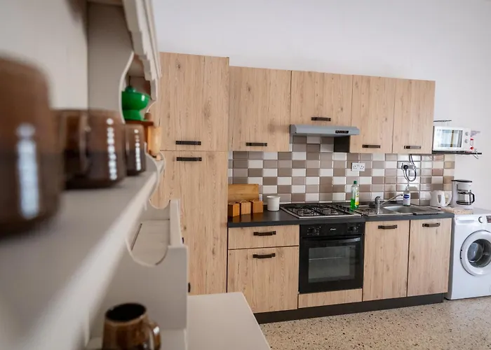 Coastal Charm Spacious 3-bedroom Retreat Steps From The *