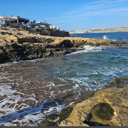 Coastal Charm Spacious 3-bedroom Retreat Steps From The Apartment *