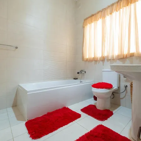 Apartment Coastal Charm Spacious 3-bedroom Retreat Steps From The St. Paul's Bay