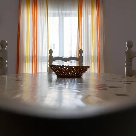 Coastal Charm Spacious 3-bedroom Retreat Steps From The Apartment