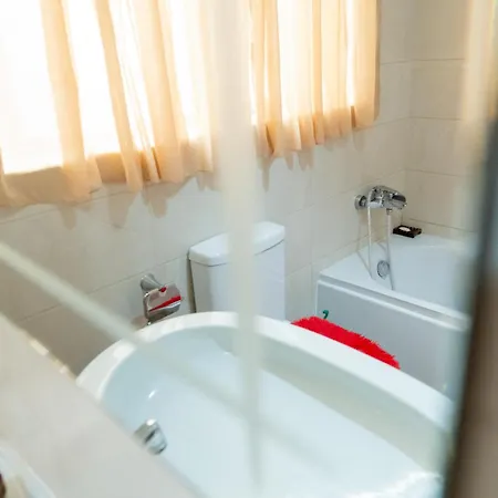 Apartment Coastal Charm Spacious 3-bedroom Retreat Steps From The *